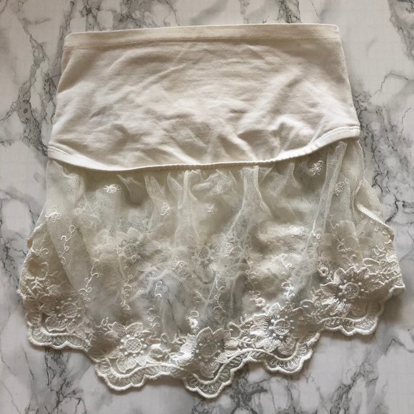 🌼 2/$15 White Bandeau Top with Lace - Picture 5 of 8